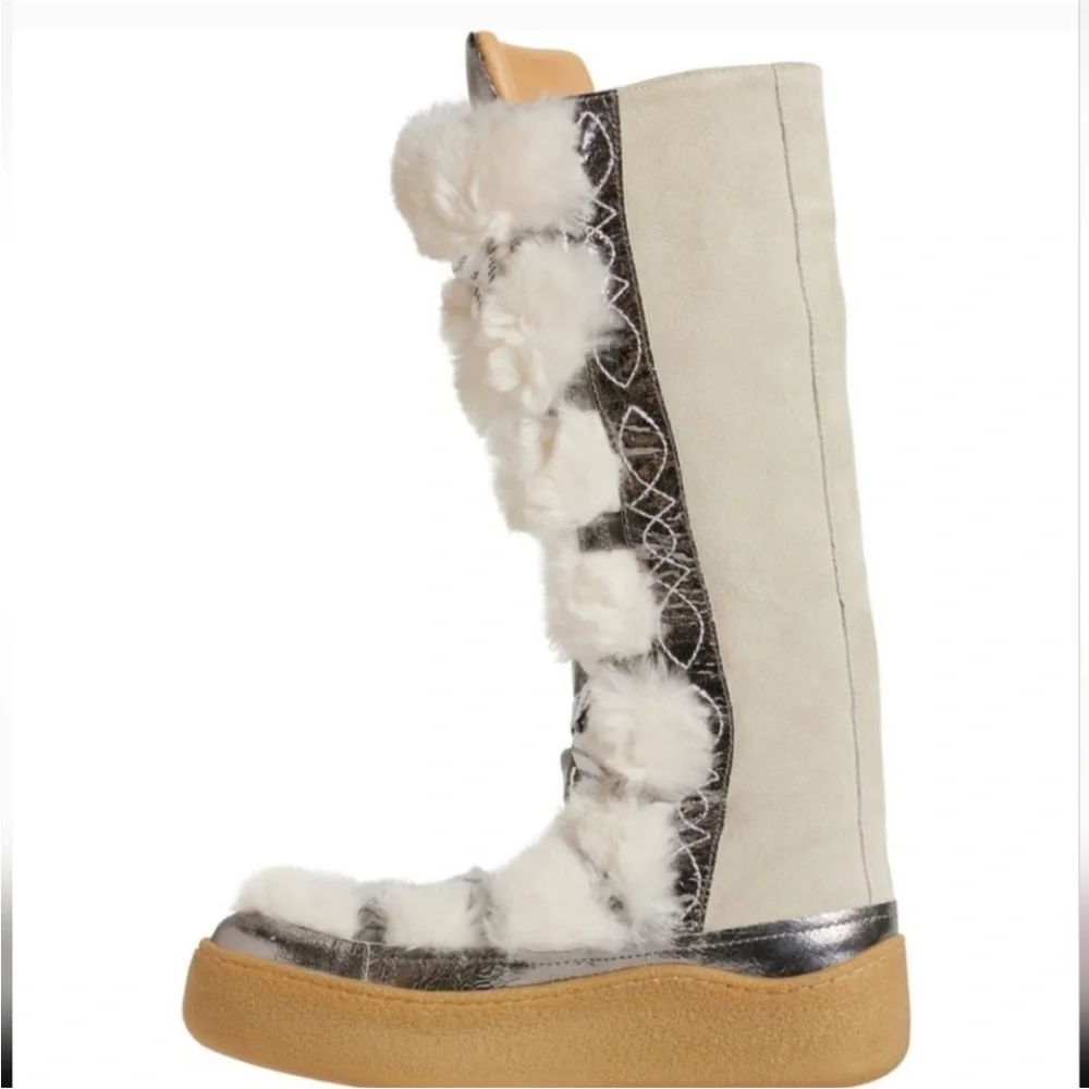 Free People White Wilder MukLuk Genuine Shearling Lined Boots Size 10 NIB $258